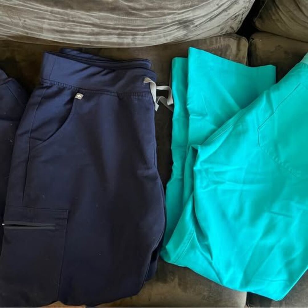 FIGS scrub bottoms size large